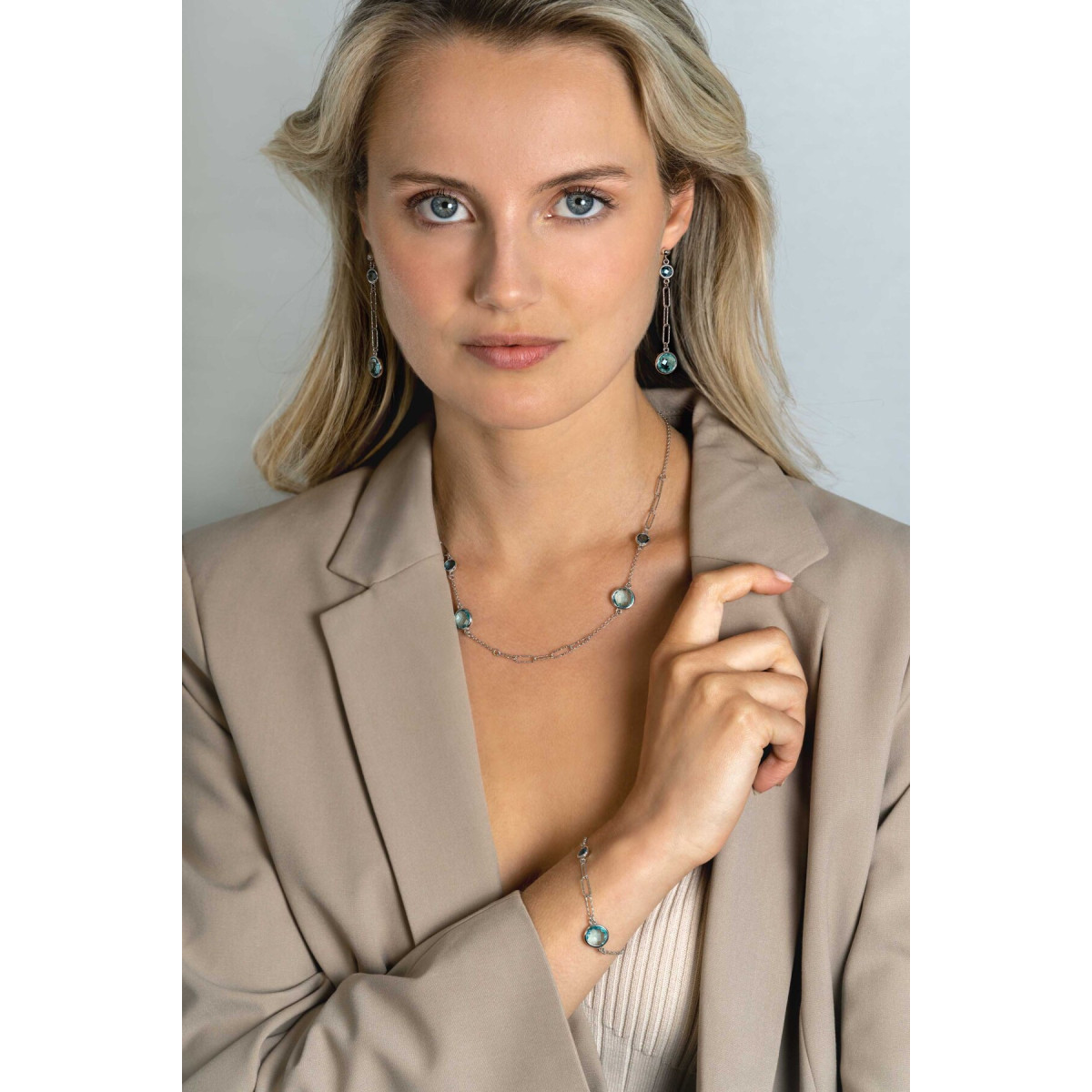 Zinzi ZIC2418 zilveren paperclip ketting met blauwe zirkonia 11 mm breed - Lengte 40-45 cm