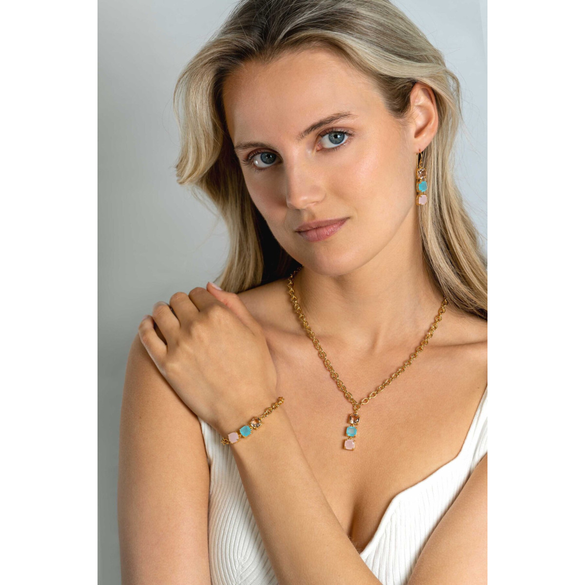 Zinzi ZIC2454 vergulde ketting met hanger vierkant 8.1 mm breed - Lengte 43-45 cm