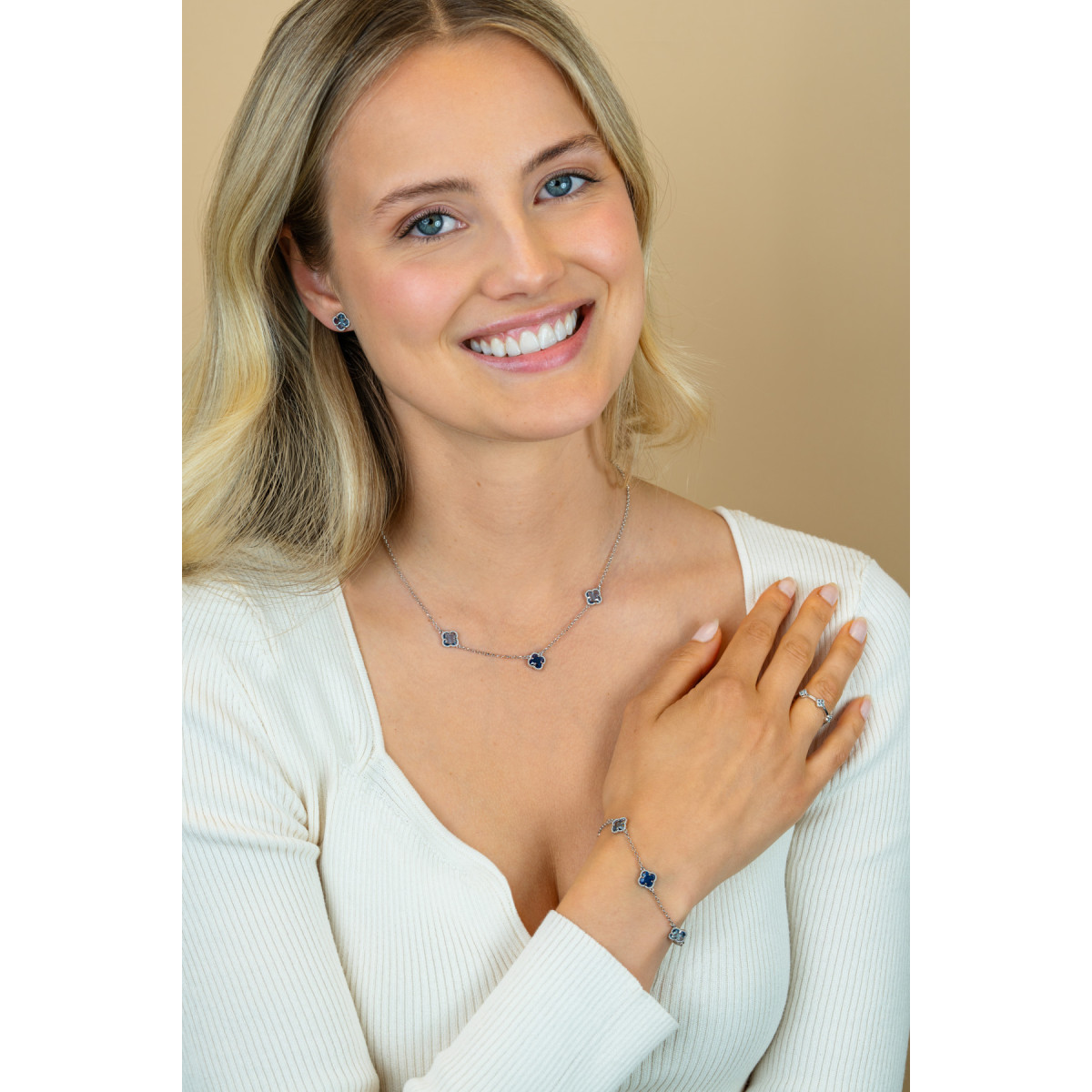 Zinzi ZIC2663B zilveren ketting met blauwe klavertjes vier 9 mm breed - Lengte 42-45 cm