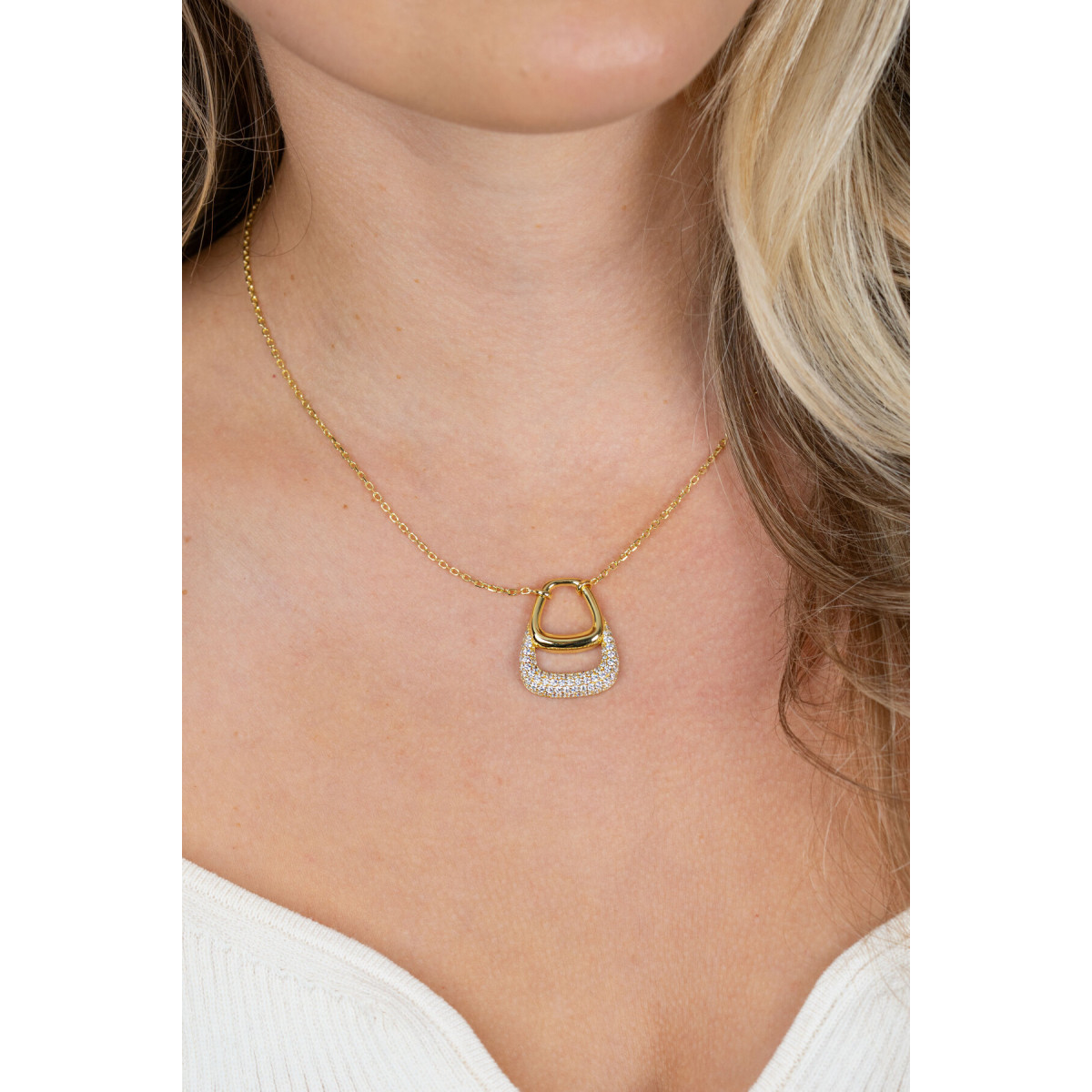 Zinzi ZIC2806Y goudkleurige ketting met dubbellaagse hanger 20 mm breed - Lengte 42-45 cm