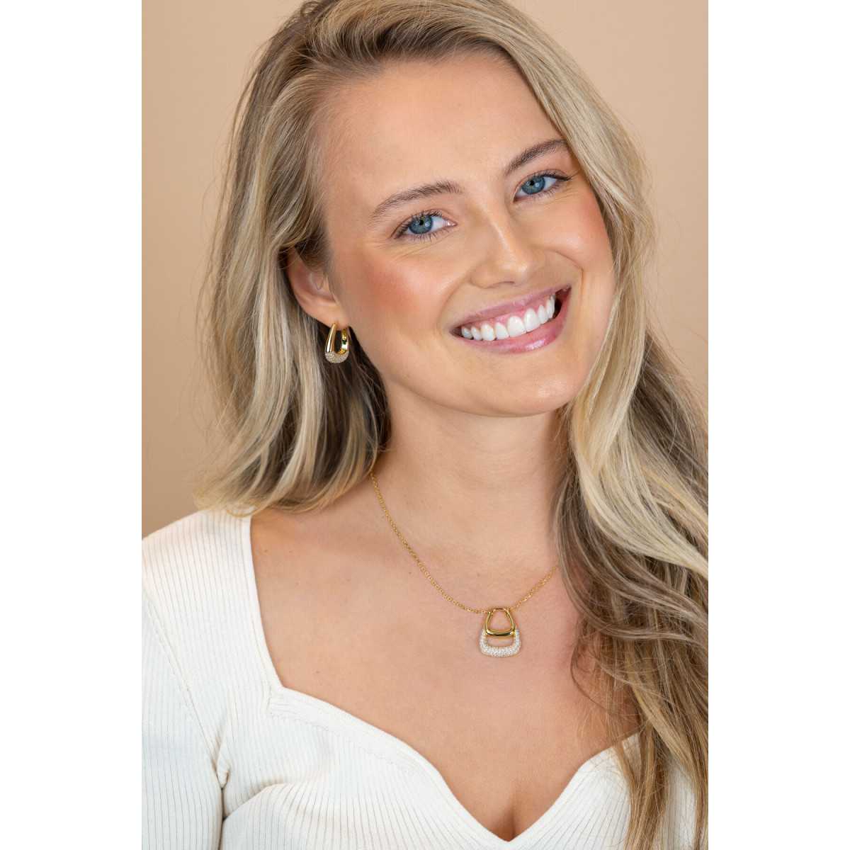 Zinzi ZIC2806Y goudkleurige ketting met dubbellaagse hanger 20 mm breed - Lengte 42-45 cm