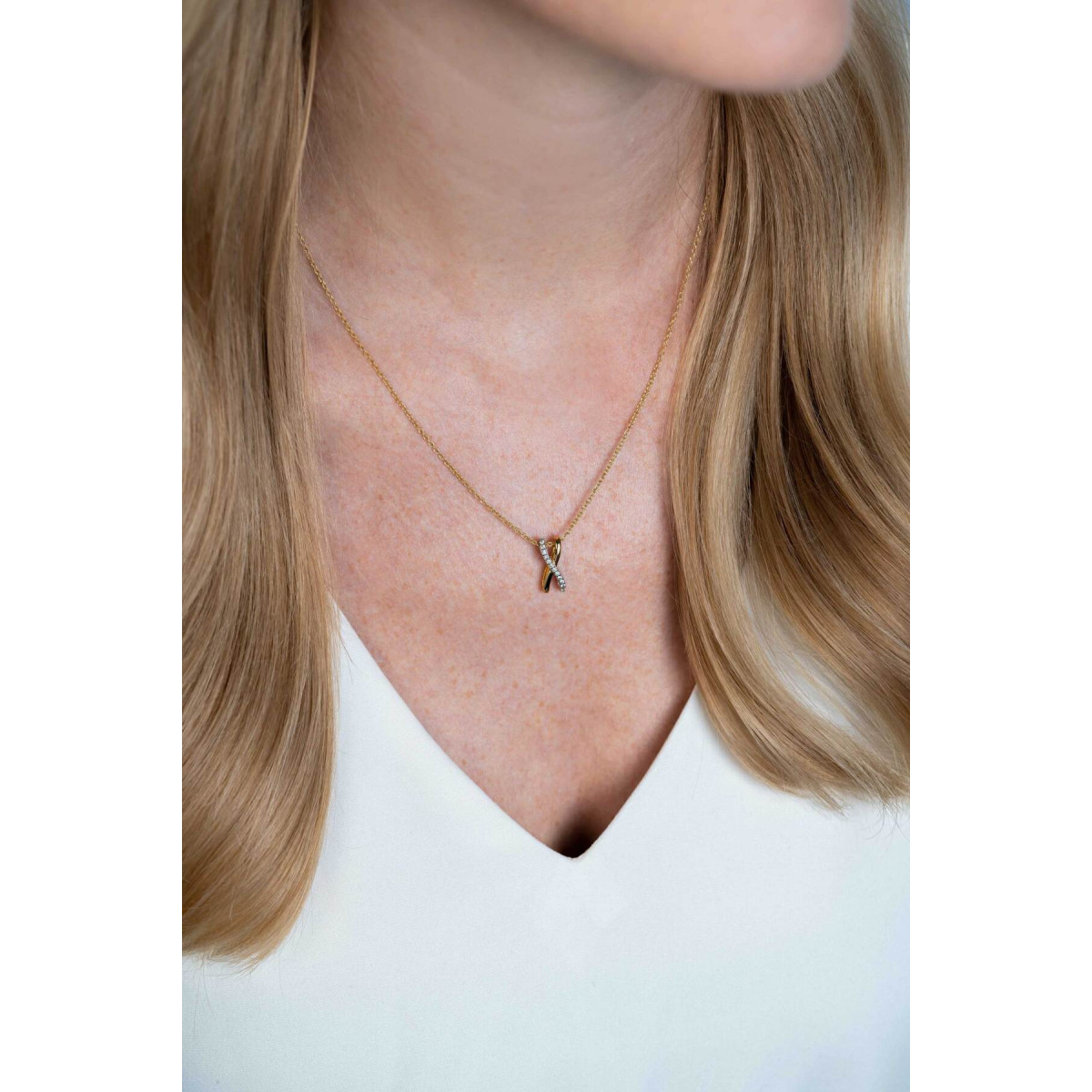 Zinzi ZIH2234 bicolor kruisvormige hanger met pavé zirkonia 6 mm breed - Hoogte 15 mm