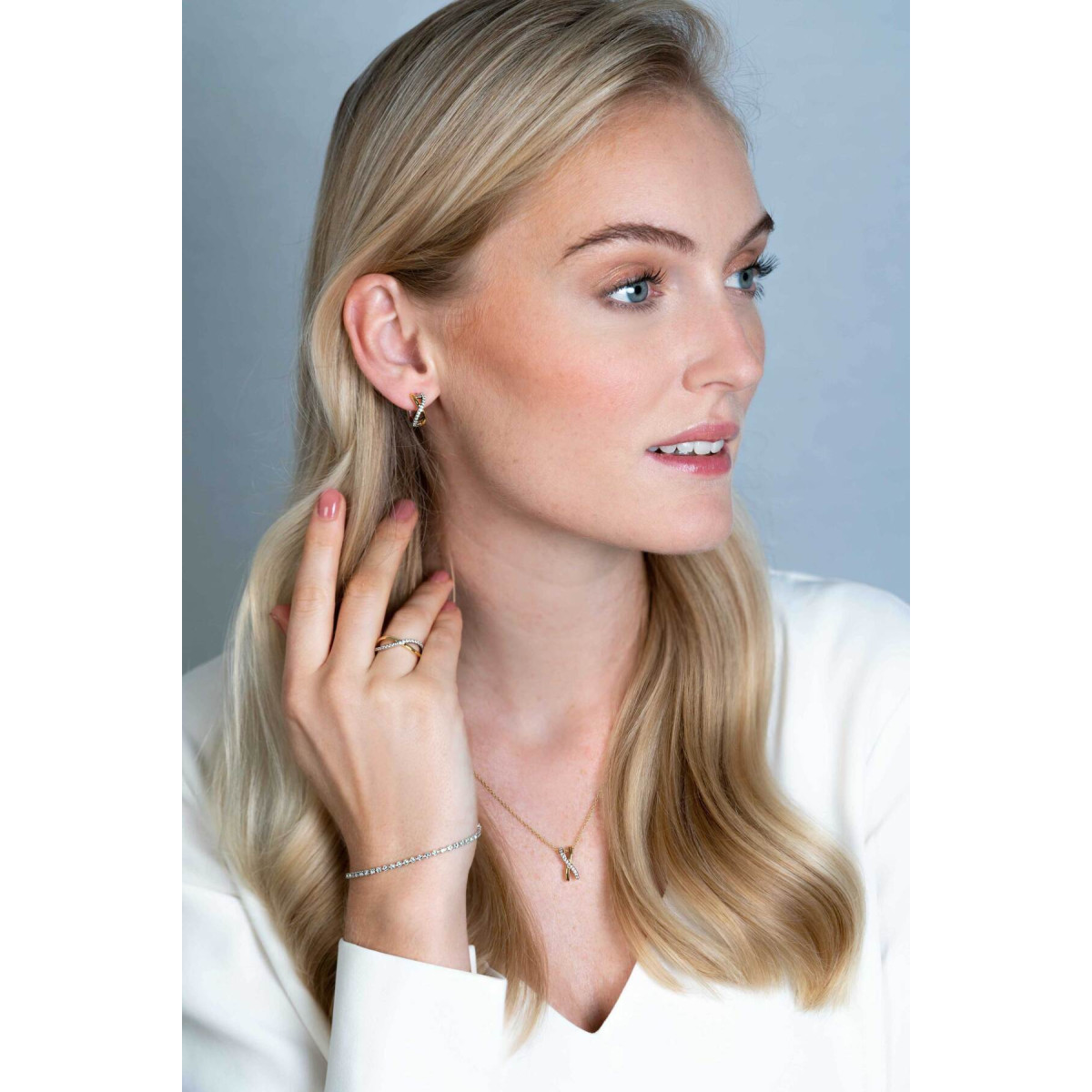 Zinzi ZIH2234 bicolor kruisvormige hanger met pavé zirkonia 6 mm breed - Hoogte 15 mm