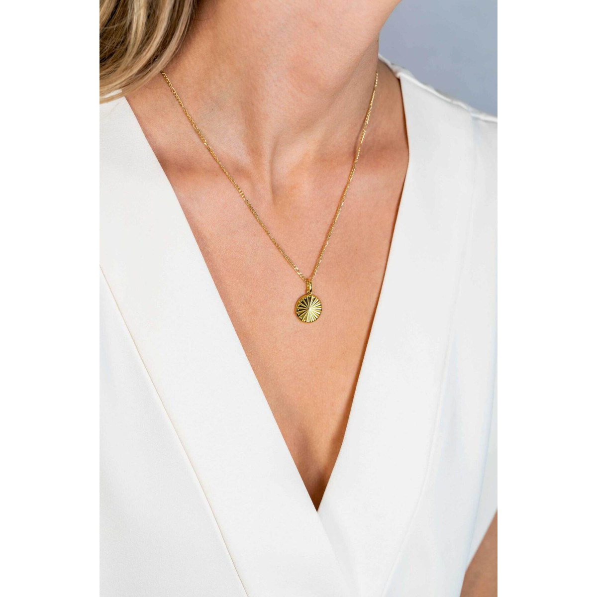 Zinzi ZIH2296 goudkleurige glanzende hanger met gediamanteerde afwerking 15 mm breed - Hoogte 22.5 mm