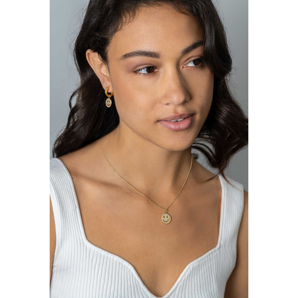 Zinzi ZIH2313Y goudkleurige hanger met smiley en briljant zirkonia 14.5 mm breed - Hoogte 22 mm