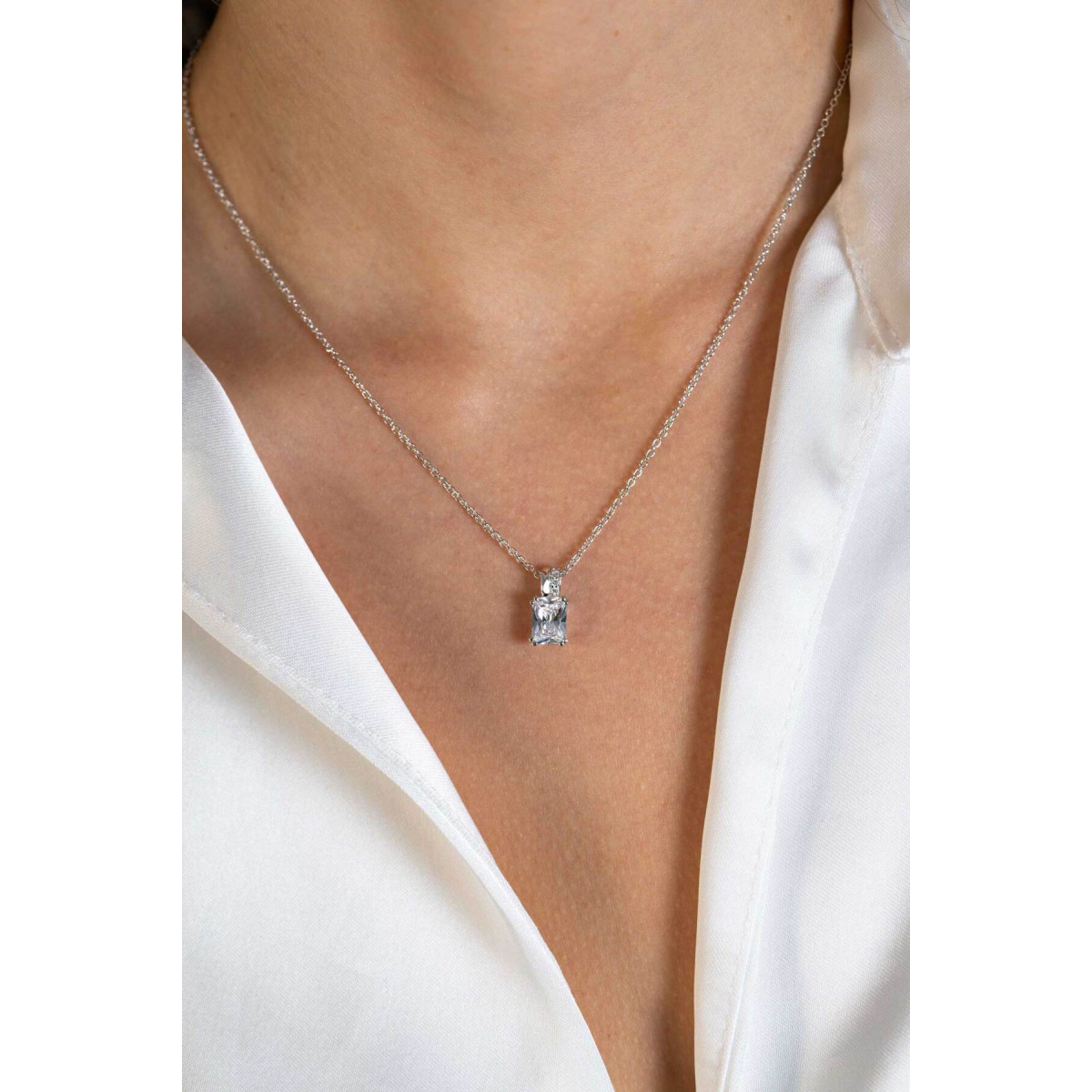 Zinzi ZIH2392 zilveren hanger met zirkonia stenen 6 mm breed - Hoogte 14 mm
