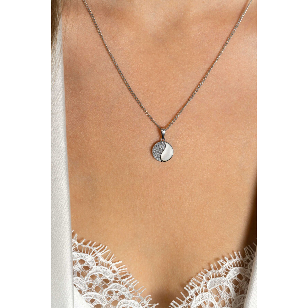 Zinzi ZIH2423 zilveren hanger yin-yang met parelmoer en zirkonia 11.5 mm breed - Hoogte 18 mm