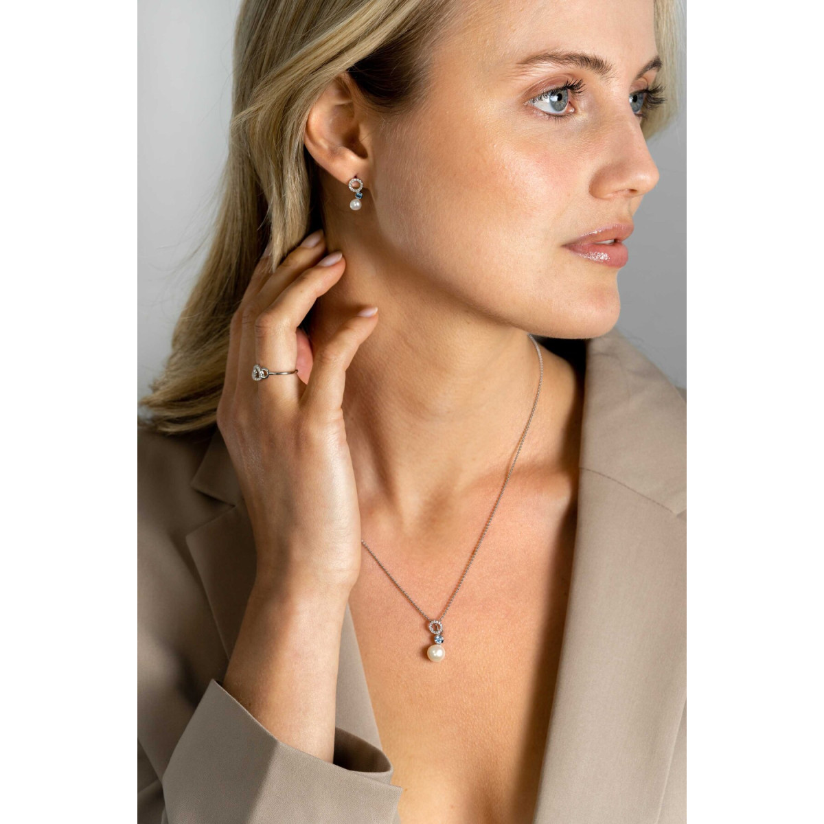 Zinzi ZIH2442 zilveren hanger met blauwe zirkonia en parel 8 mm breed - Hoogte 20 mm