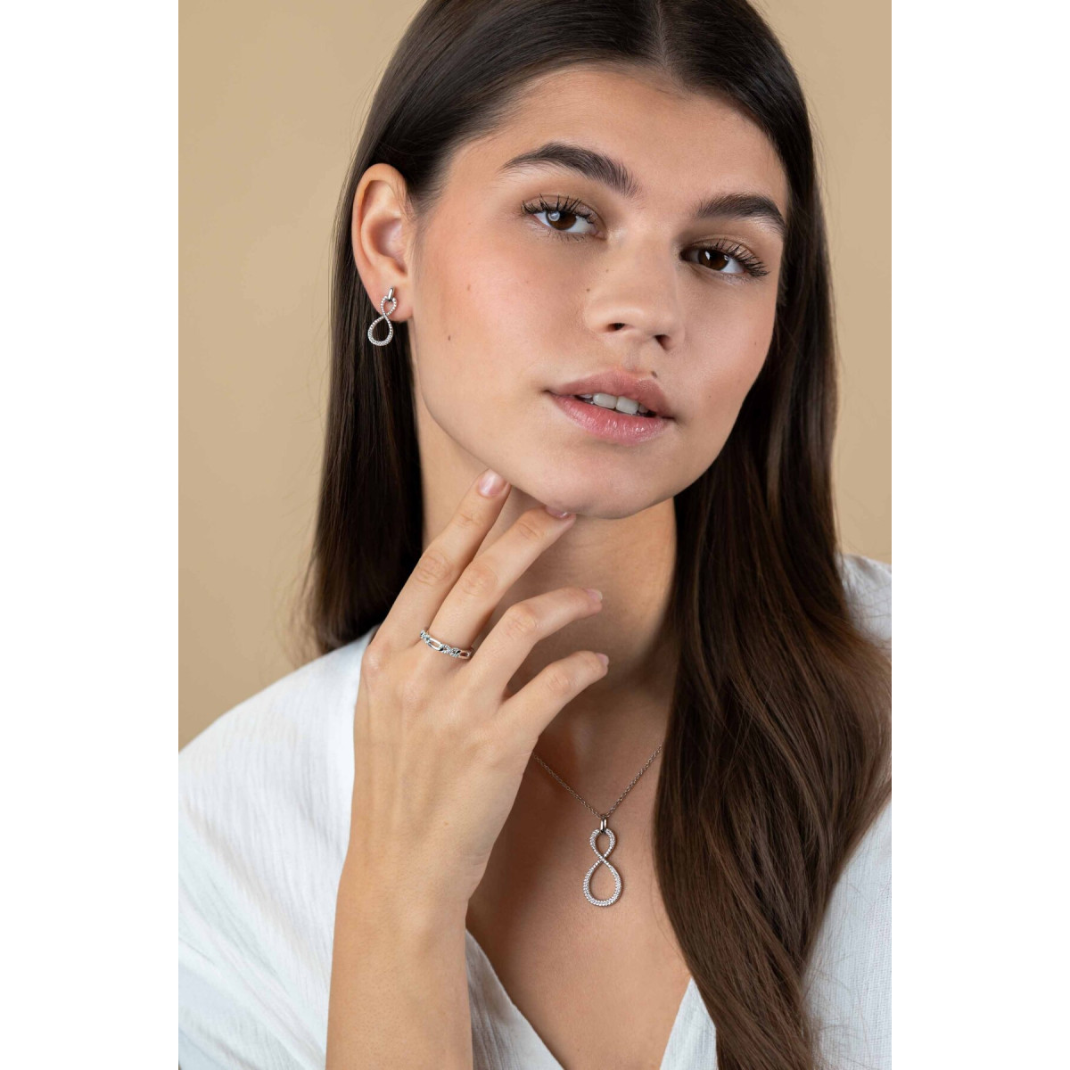 Zinzi ZIH2570 zilveren infinity hanger met transparante zirkonia 15 mm breed - Hoogte 36 mm