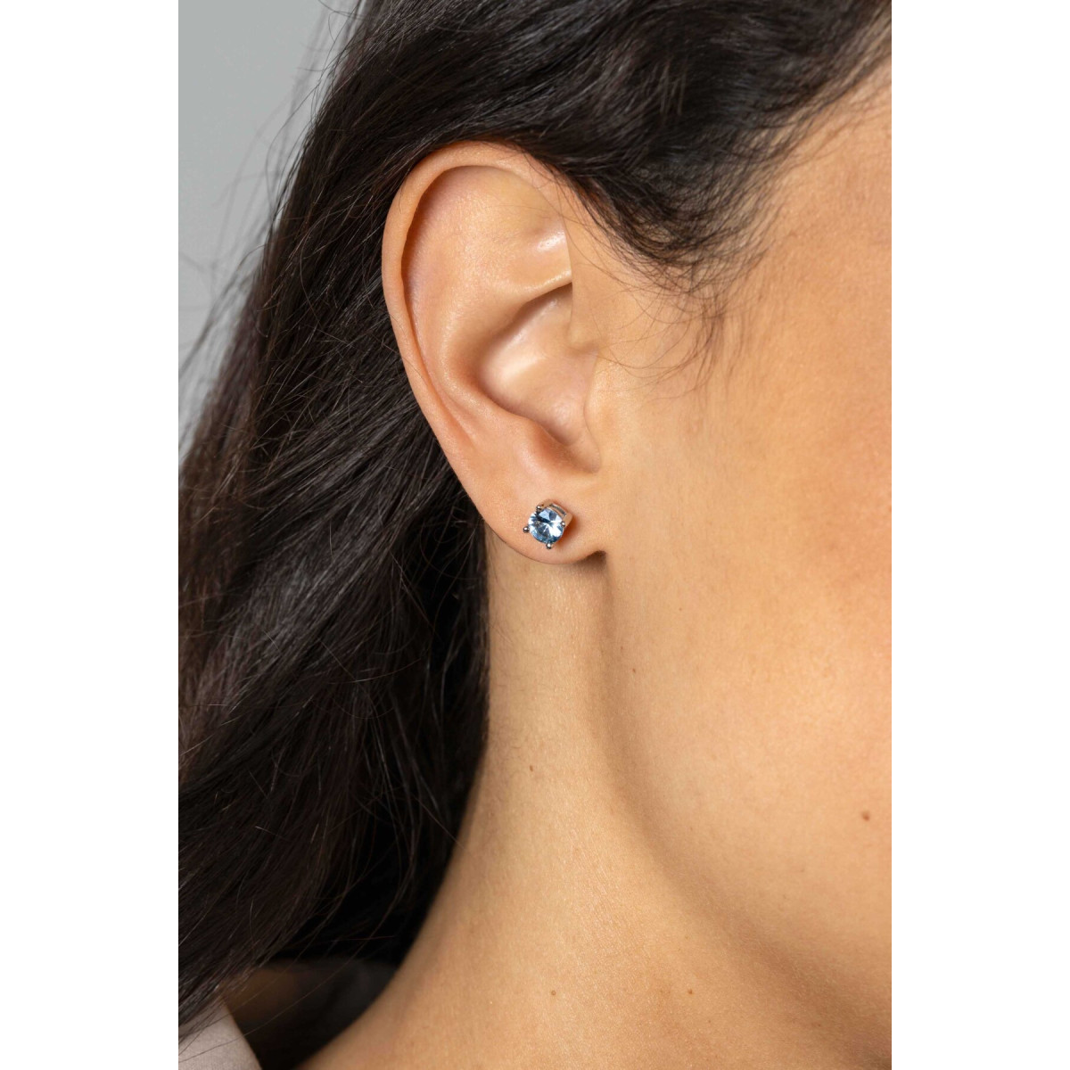 Zinzi ZIO1383B zilveren oorknopjes met blauwe stenen 6 mm breed