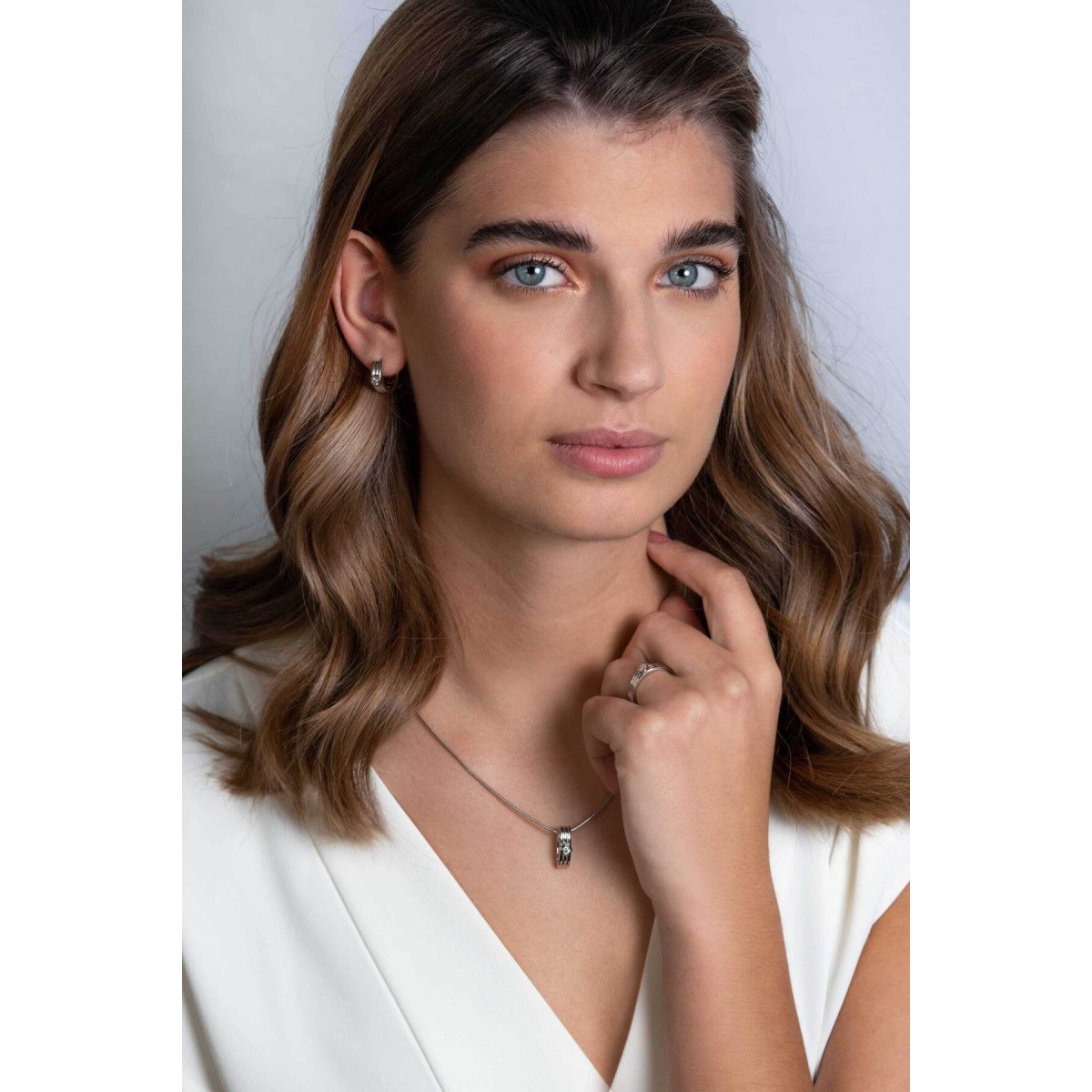 Zinzi ZIO2241 zilveren oorringen cirkel zirkonia 4 mm breed - Diameter 15 mm