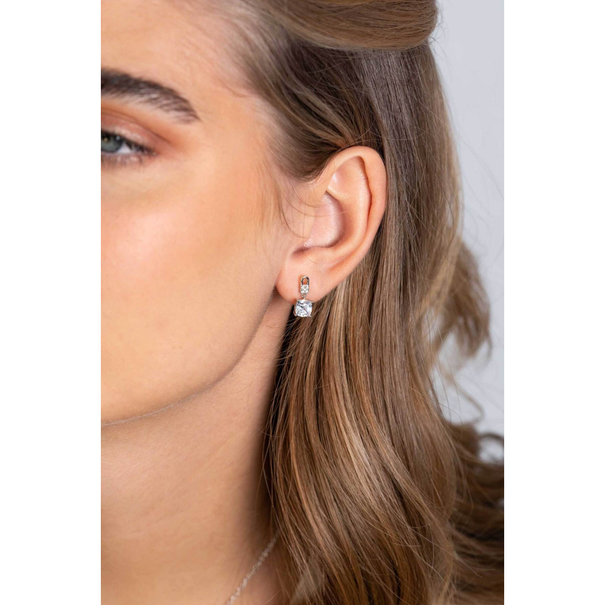 Zinzi ZIO2268 zilveren oorhangers met vierkante zirkonia 6 mm breed - Hoogte 15 mm