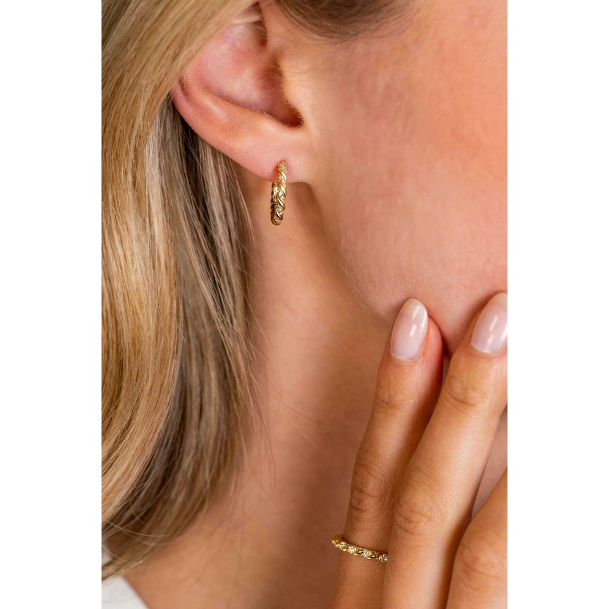 Zinzi ZIO2320Y gold plated oorringen met zirkonia 2 mm breed - Diameter 15 mm