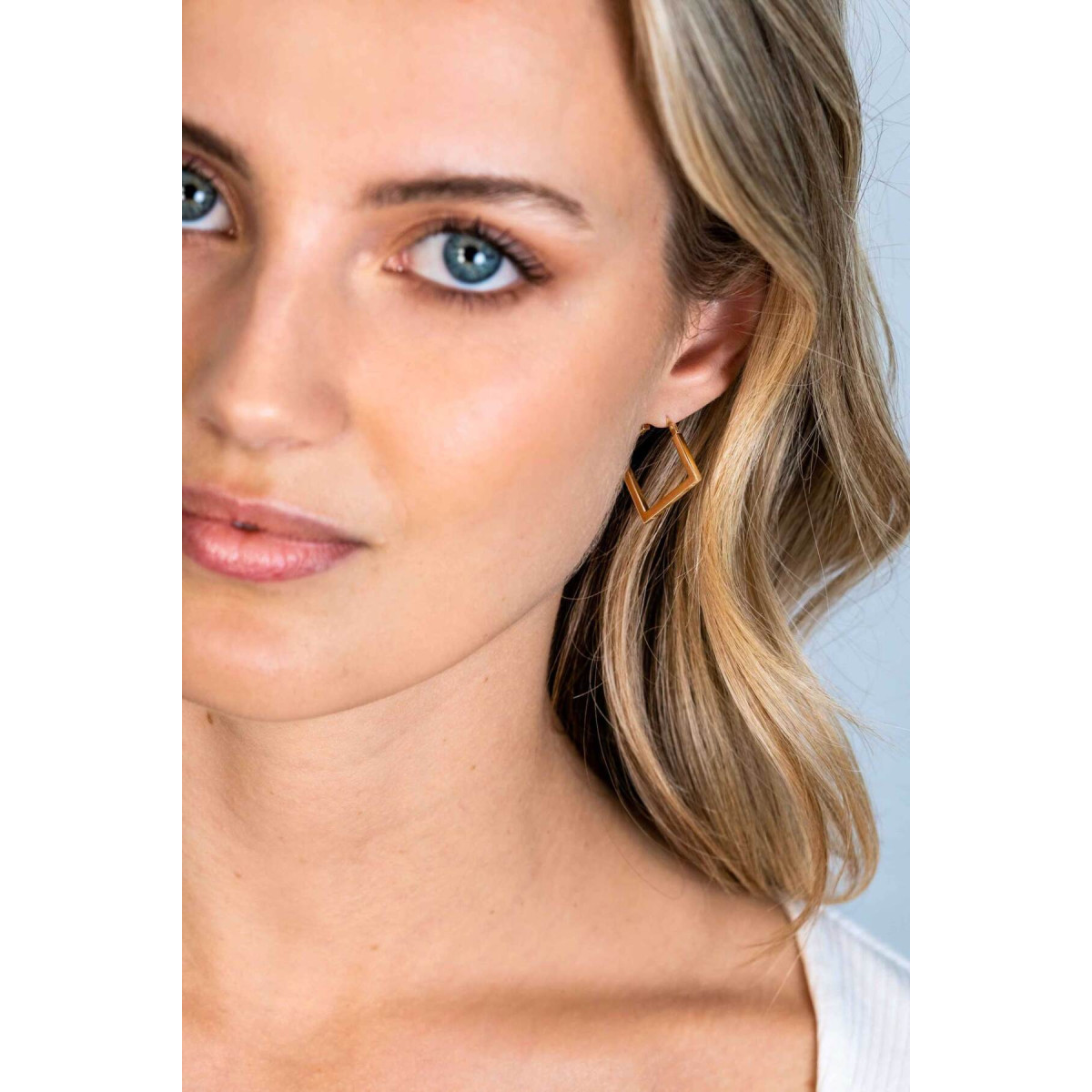 Zinzi ZIO2336G goudkleurige oorringen vierkant 2 mm breed - Diameter 20 mm