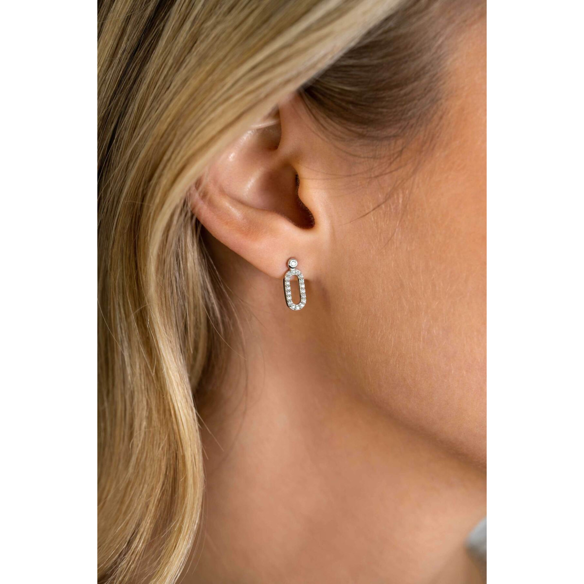 Zinzi ZIO2398 zilveren ovale oorstekers met zirkonia 5.3 mm breed - Hoogte 13 mm