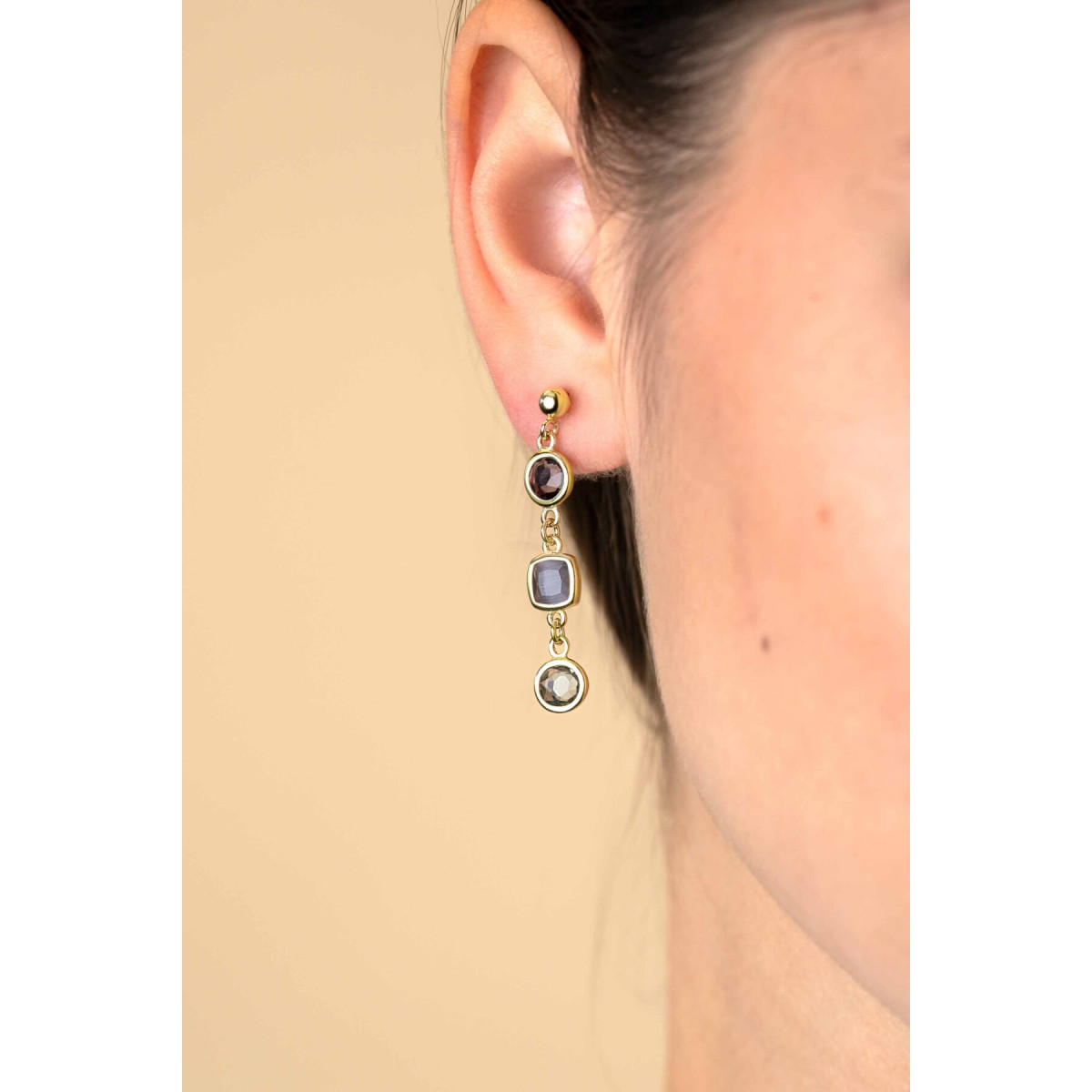 Zinzi ZIO2525G goudkleurige oorhangers met paarse zirkonia 7.2 mm breed - Hoogte 40 mm