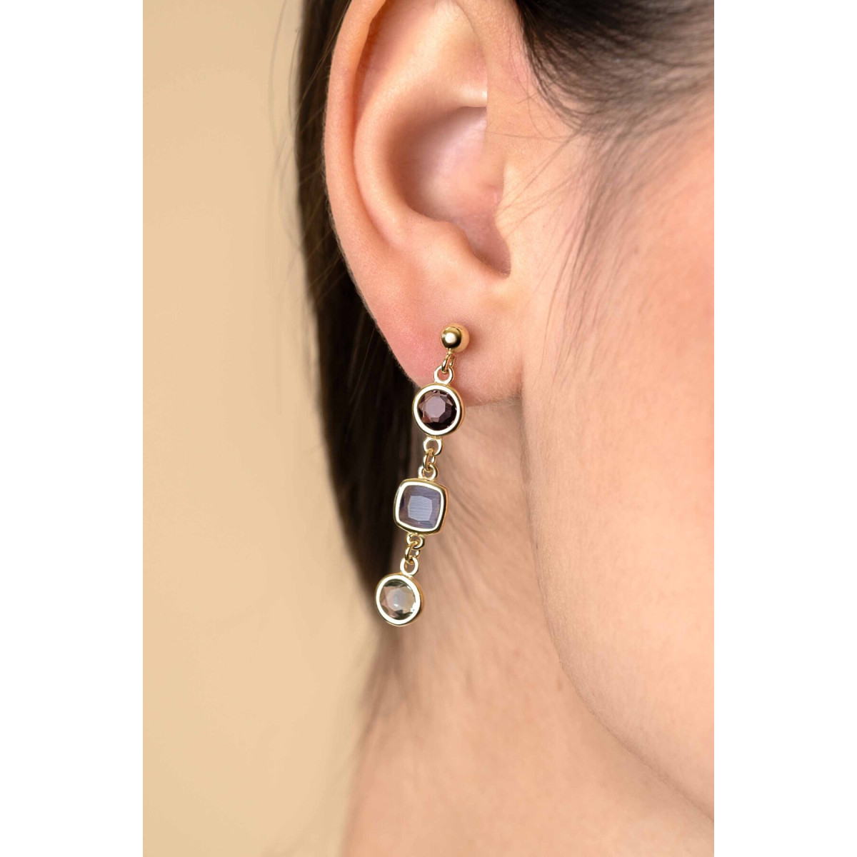 Zinzi ZIO2525G goudkleurige oorhangers met paarse zirkonia 7.2 mm breed - Hoogte 40 mm