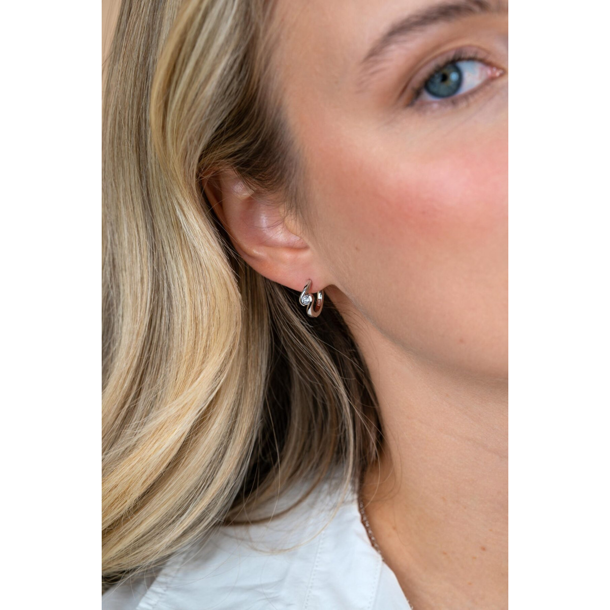 Zinzi ZIO2766 zilveren klapoorringen met zirkonia 4 mm breed - Diameter 14 mm