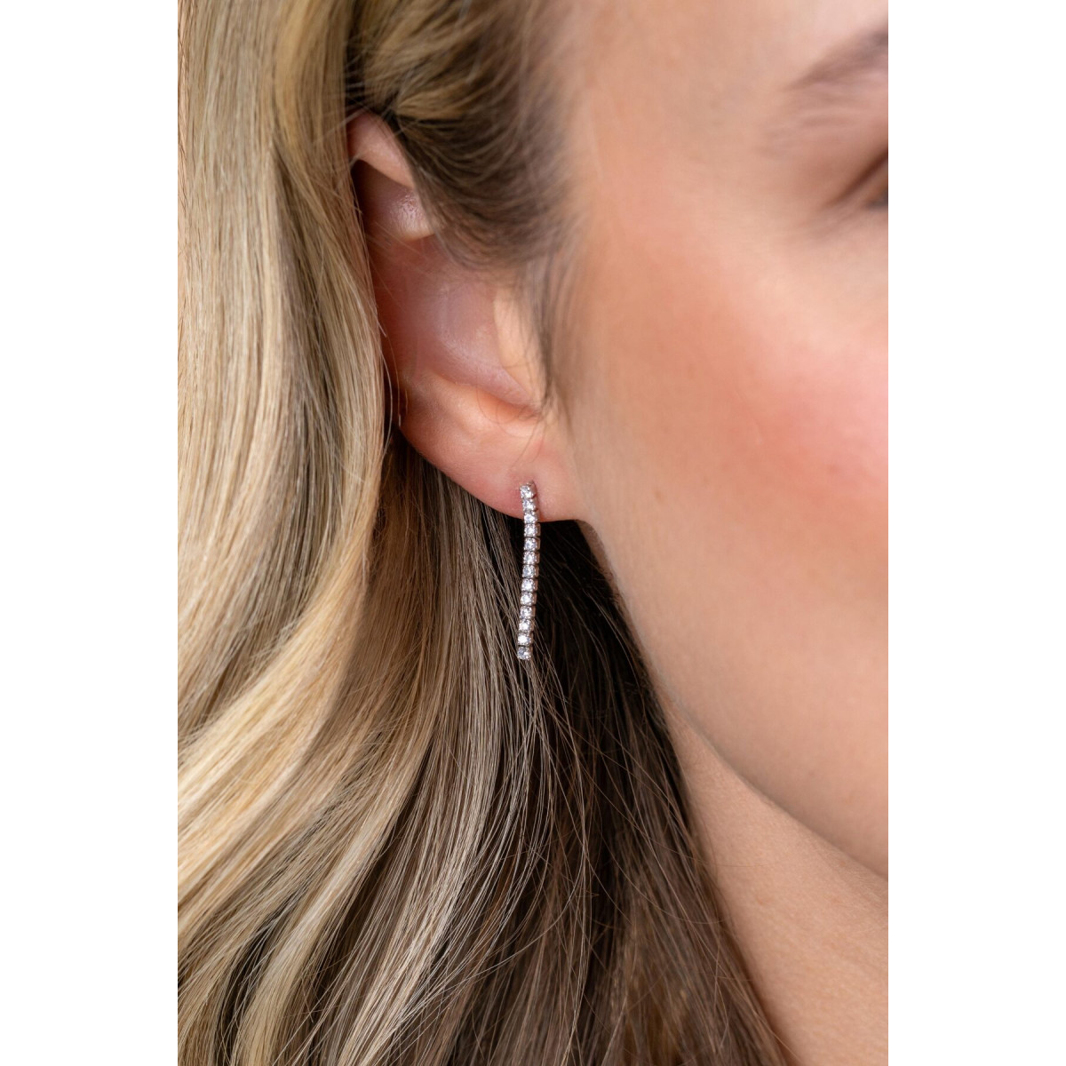 Zinzi ZIO2794 zilveren oorhangers met transparante zirkonia 1.8 mm breed - Hoogte 23 mm