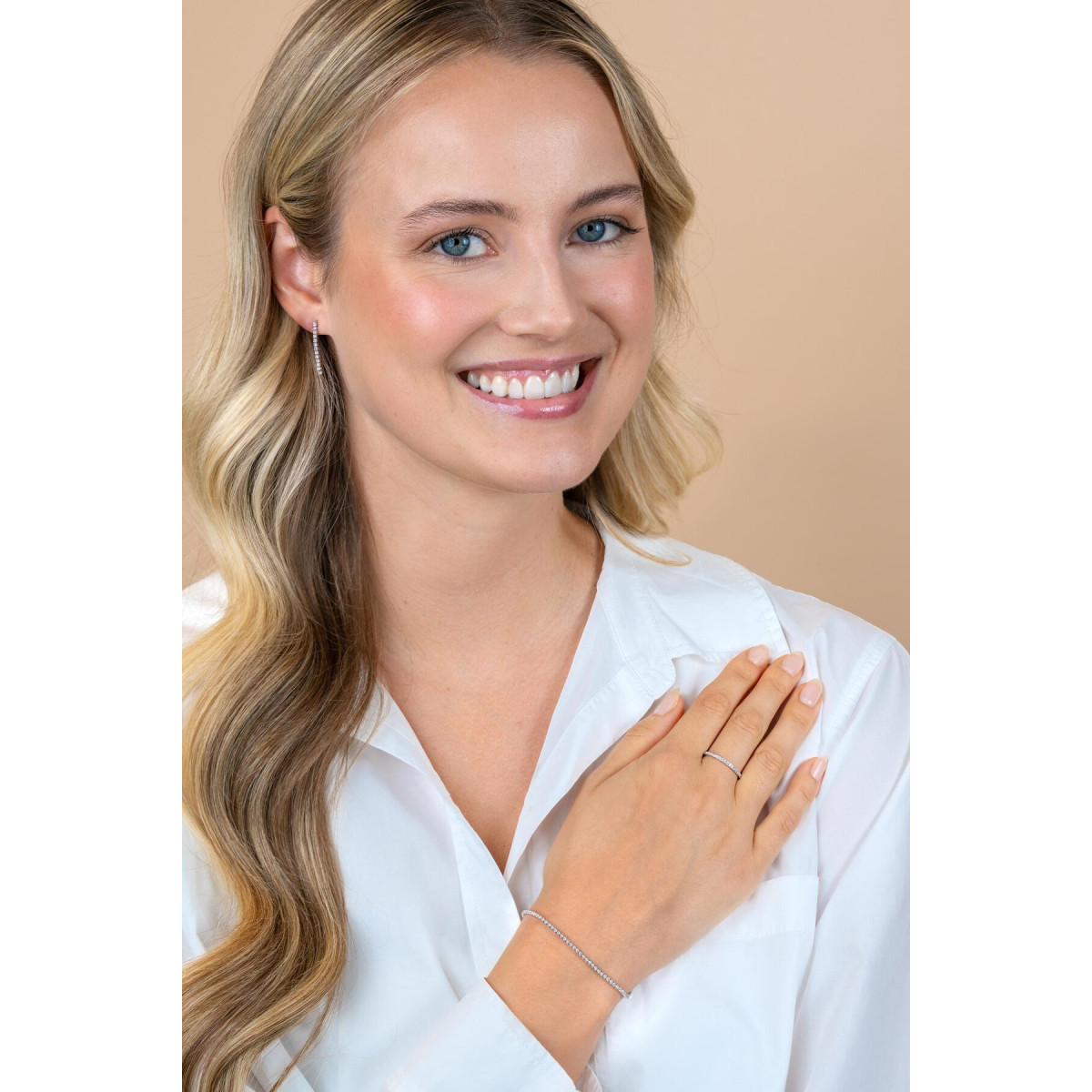 Zinzi ZIO2794 zilveren oorhangers met transparante zirkonia 1.8 mm breed - Hoogte 23 mm