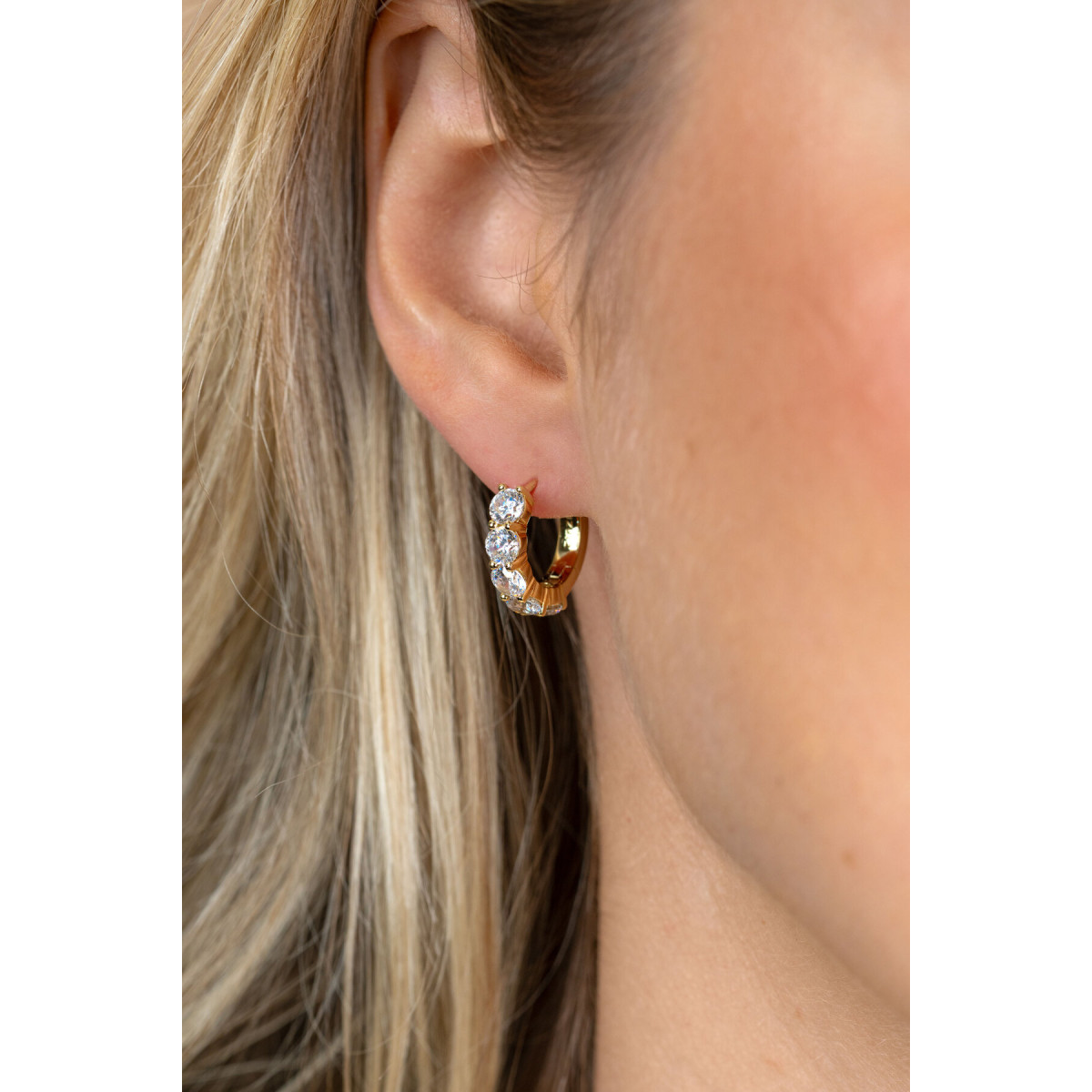 Zinzi ZIO2808 goudkleurige oorringen met stenen 4 mm breed - Diameter 16 mm