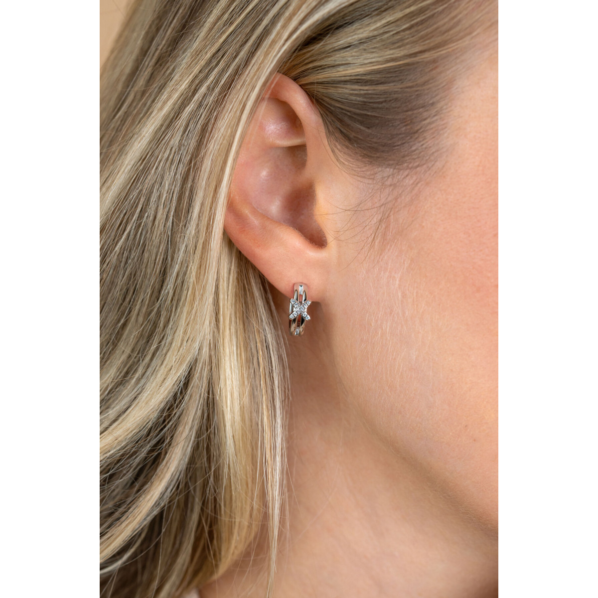 Zinzi ZIO2813 zilveren oorringen met zirkonia crossover 3.2 mm breed - Diameter 15 mm