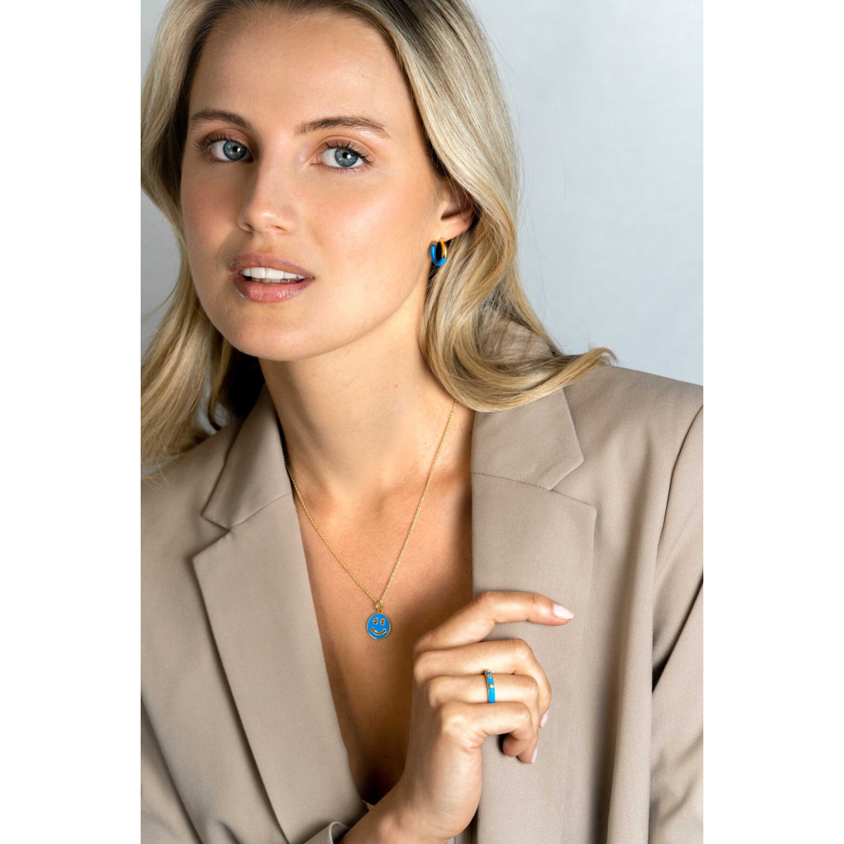Zinzi ZIR2315B goudkleurige aanschuifring met blauw emaille en zirkonia's 3 mm breed
