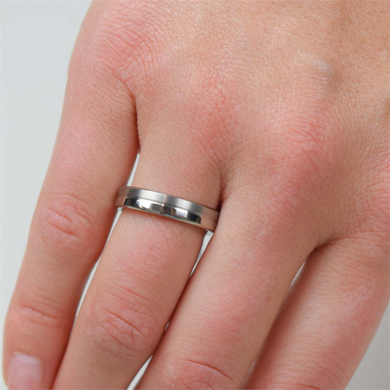 boccia-titanium-0129-01-zilverkleurige-ring-glanzend-en-mat-titanium-4-mm-breed