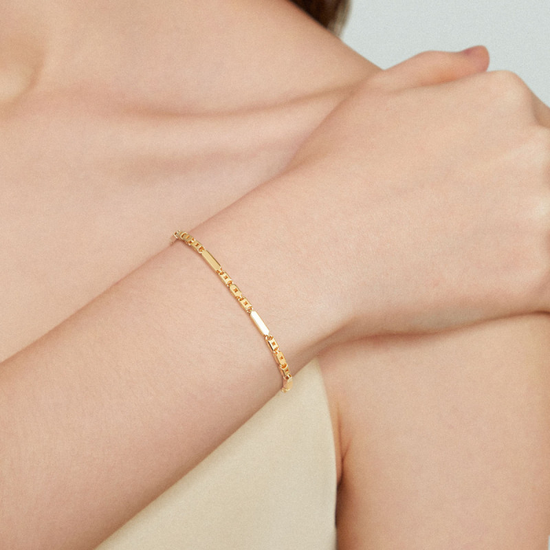 glow-104-8257-19-goudkleurige-schakelarmband-met-rechthoekige-en-vierkante-schakels-3-mm-breed-lengte-19-cm