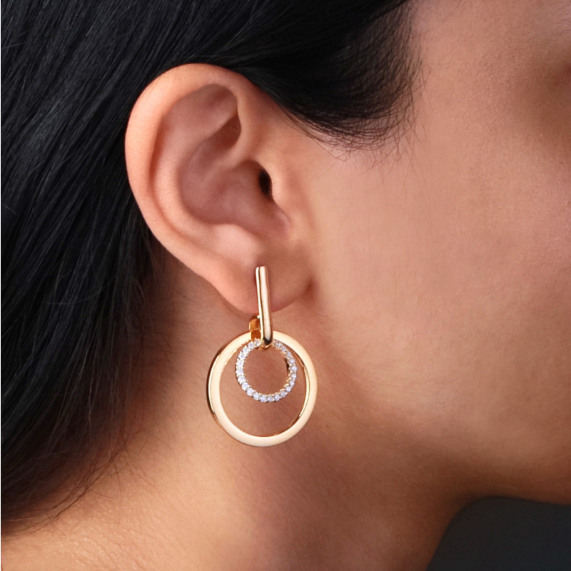 glow-106868500-goudkleurige-oorhangers-met-zirkonias-en-dubbele-ringen-25-mm-breed-hoogte-38-mm