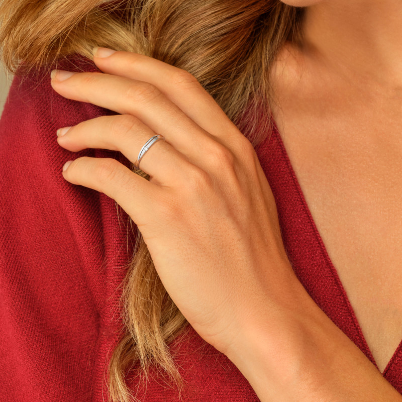 glow-114/variant/binnen-diameter-1370-zilveren-solitair-ring-met-transparante-zirkonia-2-mm-breed