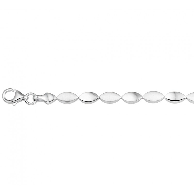 zilveren-schakelarmband-met-ovaal-vormige-schakels