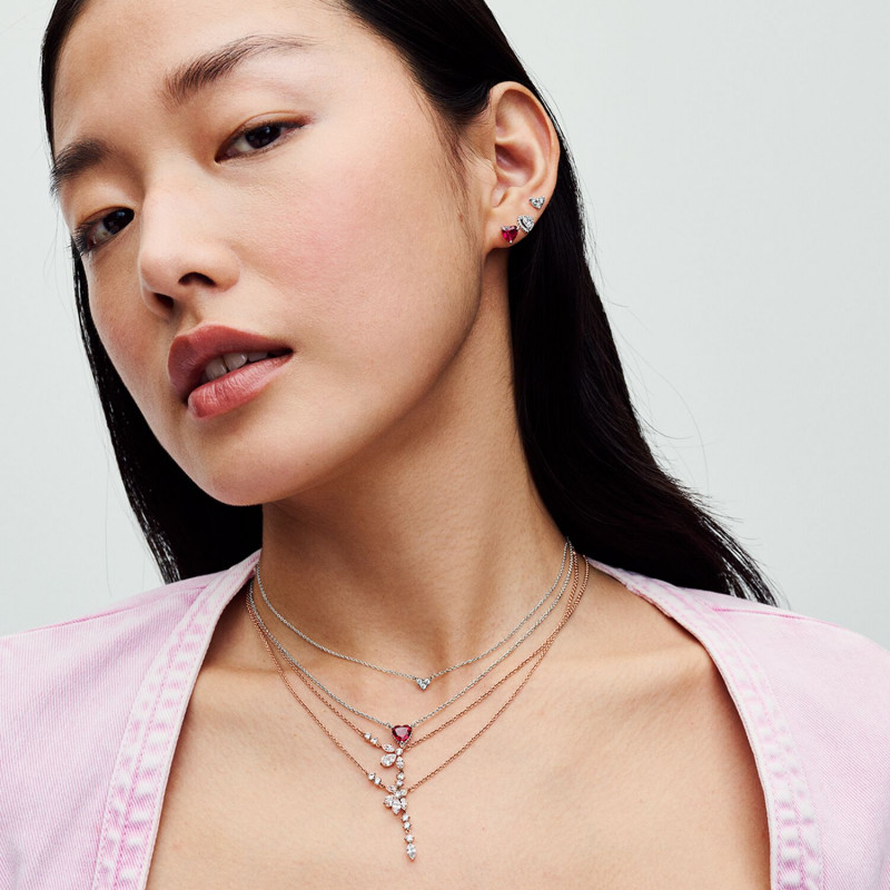 pandora-timeless-392542c01-45-zilveren-ketting-met-een-hartje-van-rood-kristal-en-transparante-zirkonia-s-aan-de-rand-lengte-45-cm