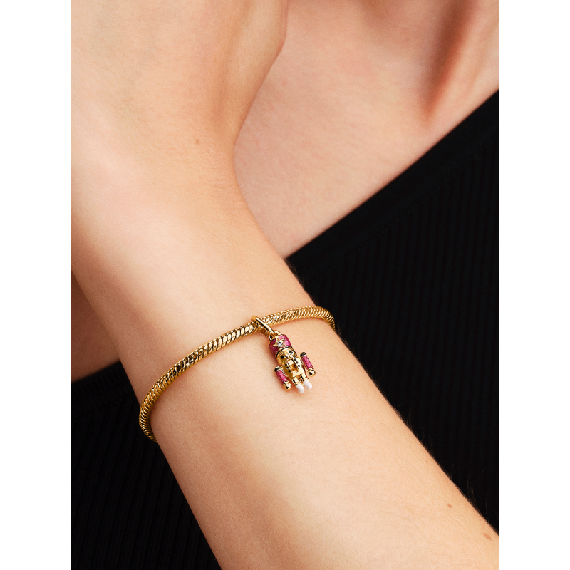 pandora-moments-763583c01-hangende-bedel-met-goudkleurige-notenkraker-en-zirkonia