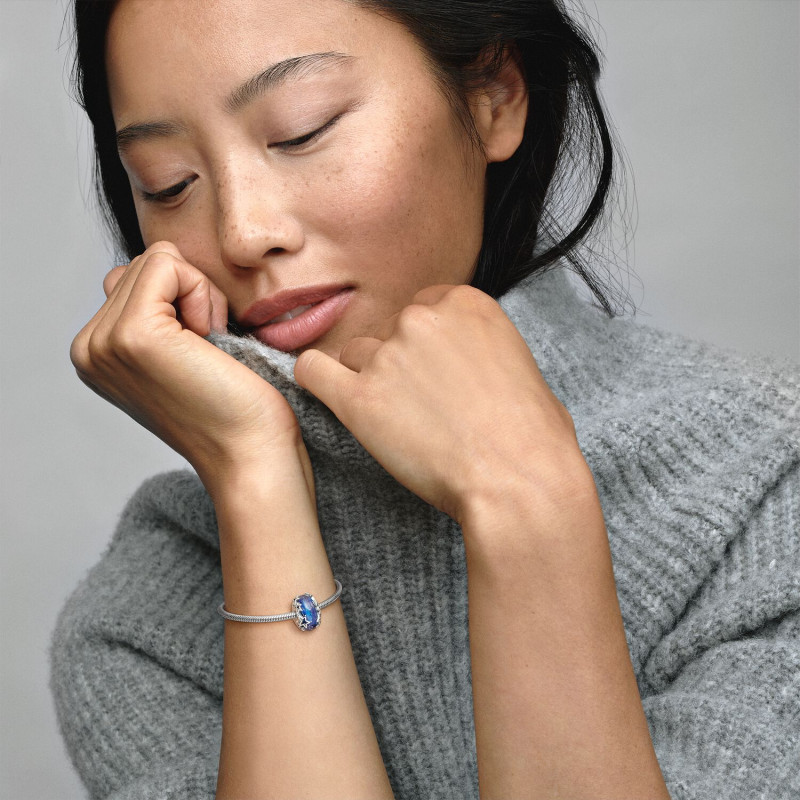 pandora-moments-790015c00-zilveren-bedeltje-met-ster-en-blauw-murano-glas