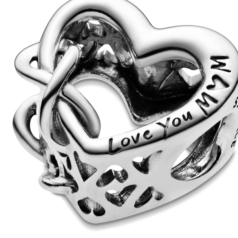 pandora-moments-798825c00-zilveren-bedel-met-opengewerkt-hart-en-love-you-mom-opschrift