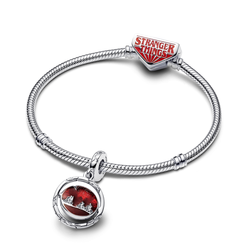 pandora-stranger-things-793563c01-glow-in-the-dark-hangende-bedel-met-stranger-things-characters