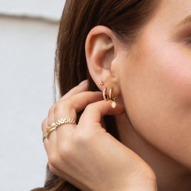 jackie-gold-jks25577-14-karaat-gouden-oorring-met-briljante-en-baguette-geslepen-topaas-per-stuk