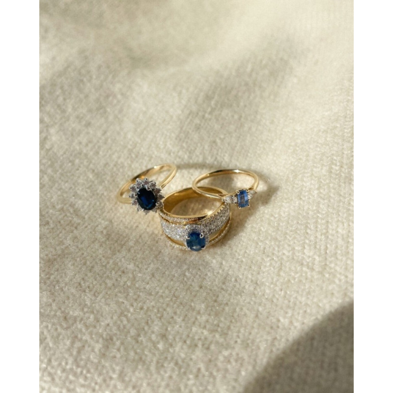 14-karaat-bicolor-entourage-ring-met-ovale-saffier-en-diamanten-1-07-crt