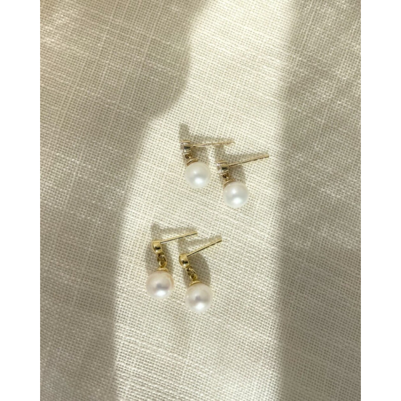 14-karaat-gouden-oorhangers-met-ronde-witte-zoetwaterparel-van-62-mm-en-zirkonia