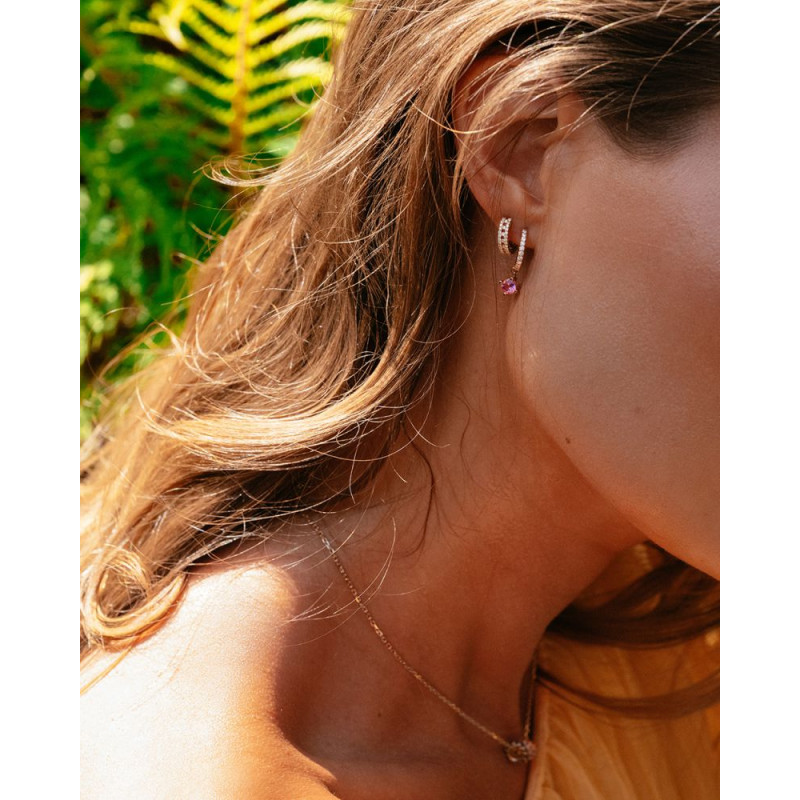 18-karaat-rosegouden-oorringen-met-roze-saffier-en-diamanten-0-20-crt-hoogte-20-mm