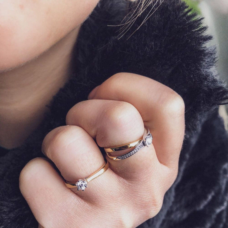 bicolor-cross-over-ring-met-memoire-zetting-diamant-0-22-crt