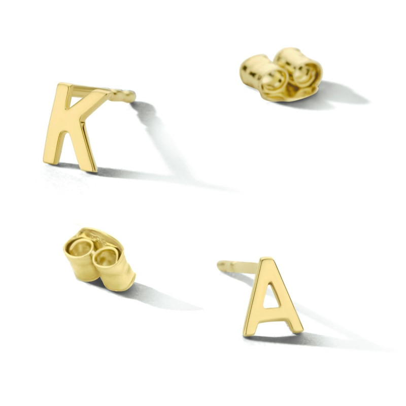 gouden-oorknop-met-letter