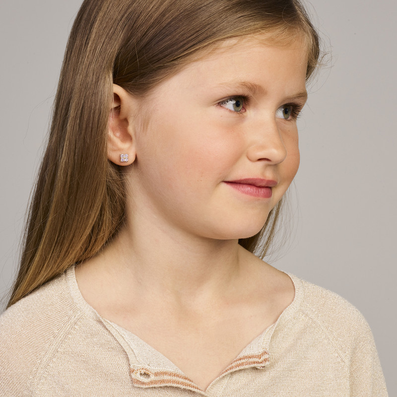 gouden-vierkante-oorknopjes-met-roze-zirkonia-4-5-mm-x-4-5-mm