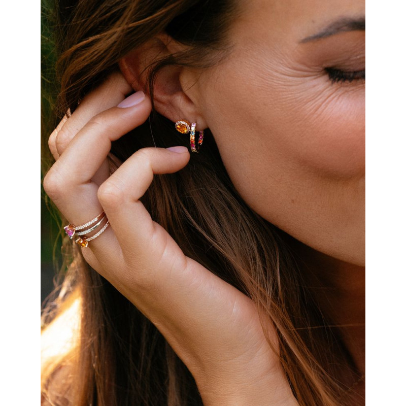 regenboog-oorbellen-van-14-karaat-goud-en-saffier-2-2-mm-breed-diameter-12-mm