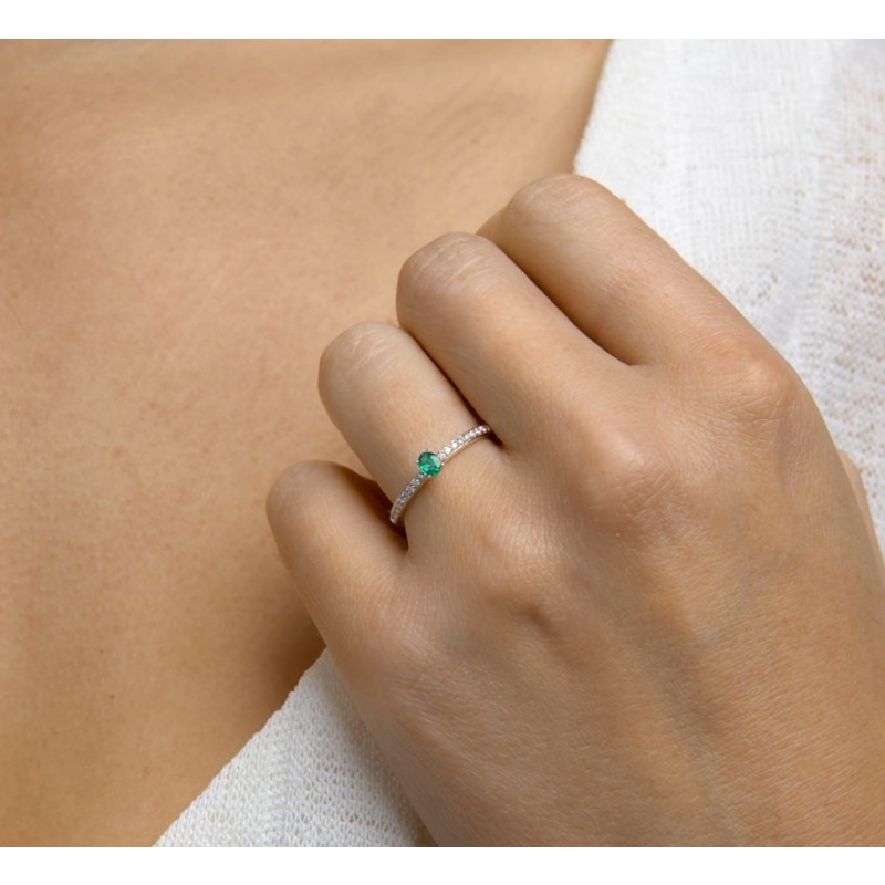 pakket Meer dan wat dan ook schandaal Smaragd edelsteen ring witgoud | Mostert Juweliers