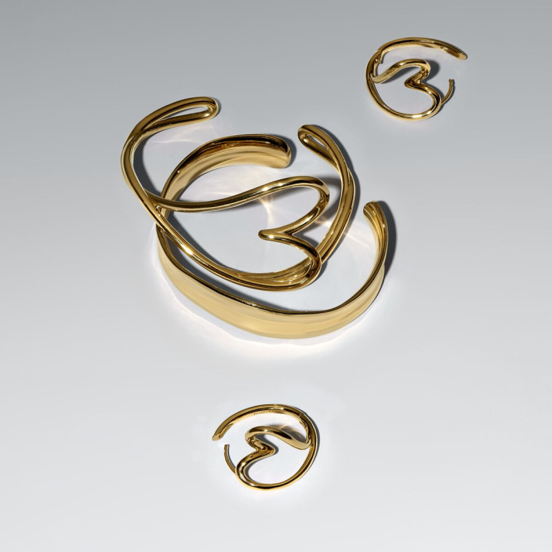 pandora-essence-263807c00-hartjes-oorringen-gold-plated