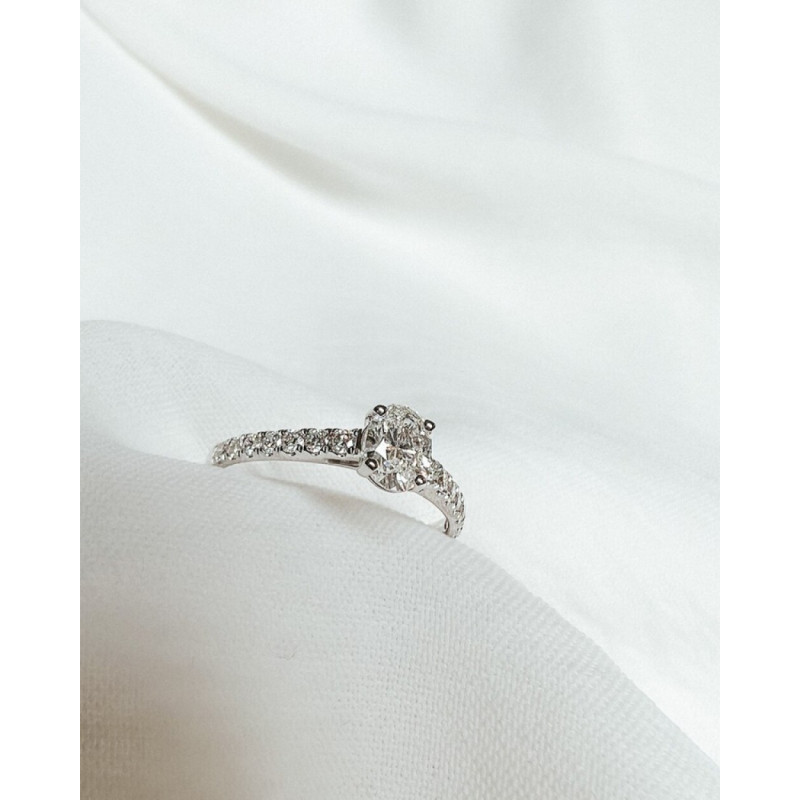 aurore-franky-ra25740075-verlovingsring-van-18-karaat-witgoud-met-ovale-lab-grown-diamant-0-75-crt