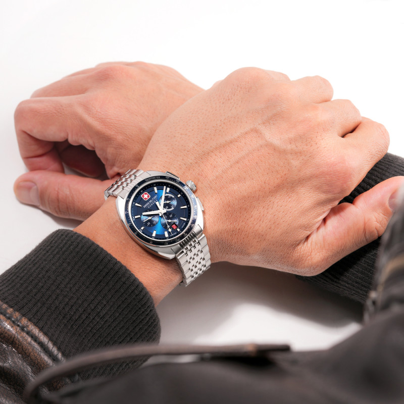 swiss-military-hanowa-defender-smwgi0003303-chronograaf-horloge-met-blauwe-wijzerplaat-en-stalen-band-o-41-mm