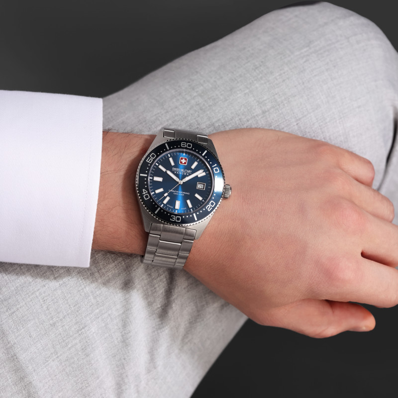 swiss-military-hanowa-nomad-smwgh0004904-blauw-herenhorloge-met-zilverkleurige-stalen-band-43-mm